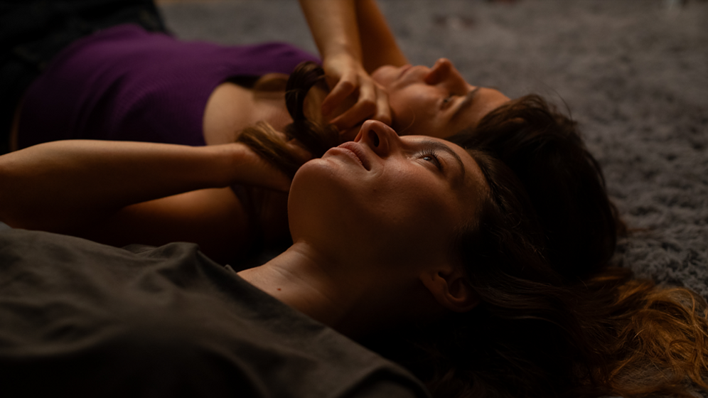 María Valverde y Bruna Cusí en All We Cannot See