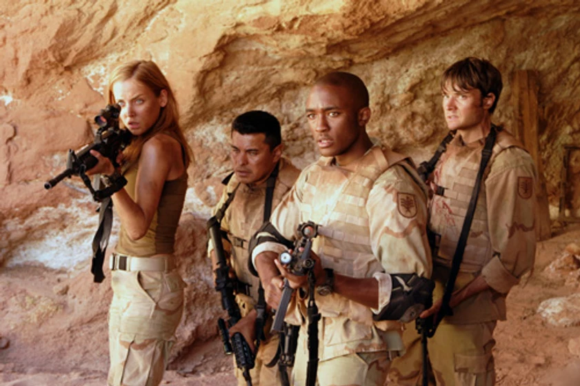 Lee Thompson Young, Jacob Vargas, Michael McMillian y Jessica Stroup en El Retorno de los Malditos