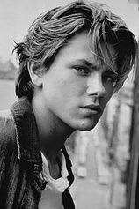 picture of actor River Phoenix