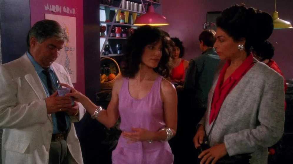 Rosalind Cash, Francis X. McCarthy y Alexa Hamilton en perra-bruja