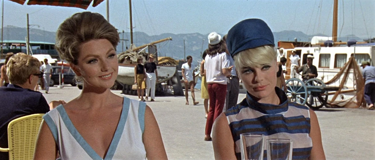 Elke Sommer y Sylva Koscina en mas-peligrosas-que-los-hombres
