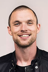 photo of person Ed Skrein