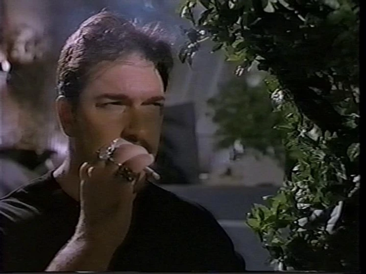 Patrick Warburton en apartamento-maldito-apartamento-17