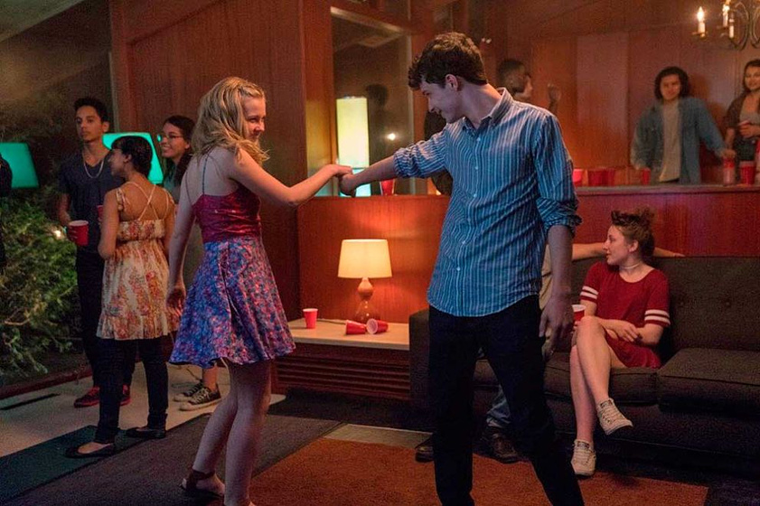 Angourie Rice y Lucas Jade Zumann en Cada Día