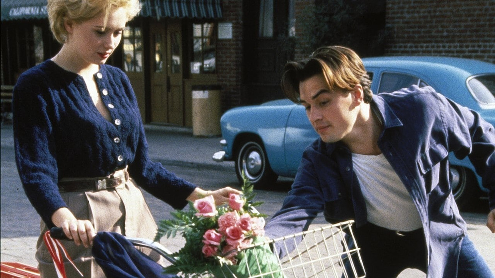 Nina Siemaszko y Brent David Fraser en Piernas de Terciopelo (Orquídea Salvaje 2)