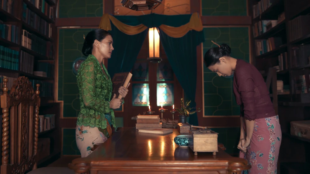 Lola Amaria y Alika Jantinia en gowok-javanese-kamasutra
