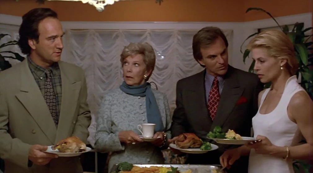 Linda Hamilton, Jim Belushi y Vera Miles en vidas-separadas