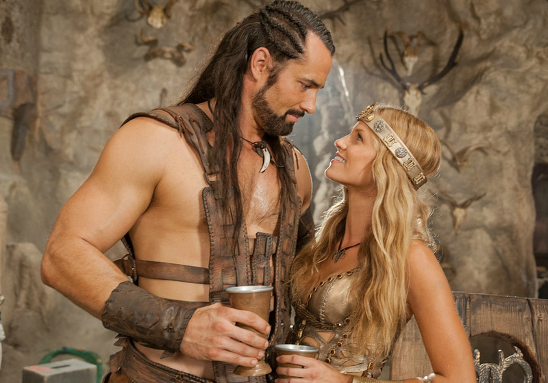 Victor Webster y Ellen Hollman en El Rey Escorpión 4: La Búsqueda del Poder