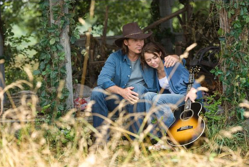 Billy Ray Cyrus y Miley Cyrus en Hannah Montana. La Película