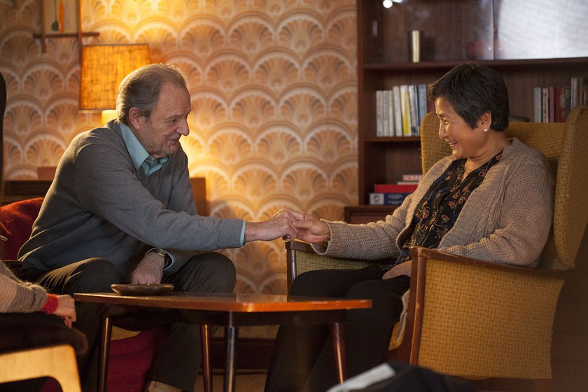 Peter Bowles y Pei-pei Cheng en Lilting