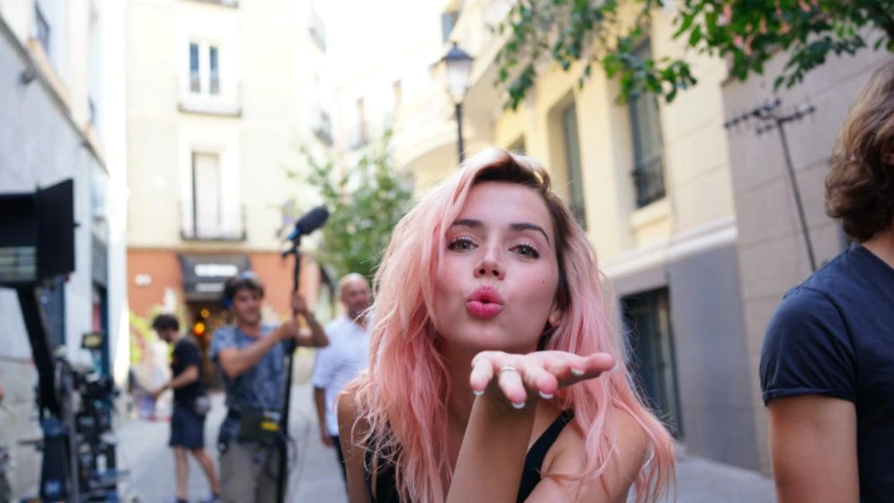 Ana de Armas en por-un-punado-de-besos (Rodaje)
