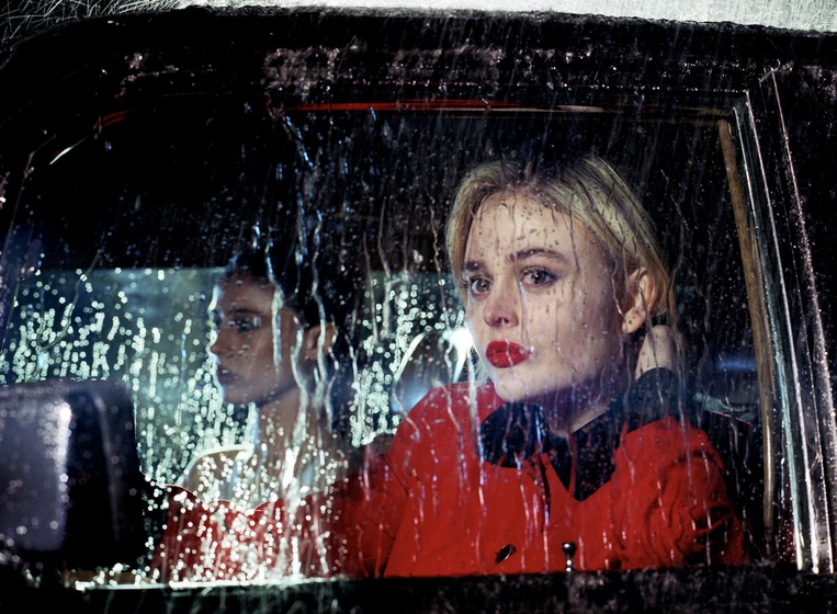Emily Alyn Lind en chapter-51