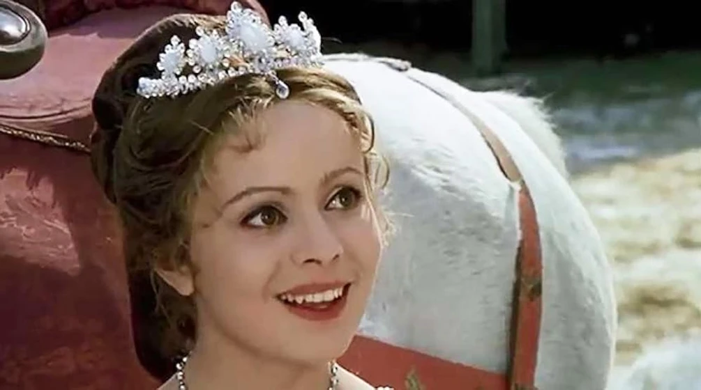 Libuse Safránková en la-cenicienta-y-el-principe-tres-avellanas-para-cenicienta