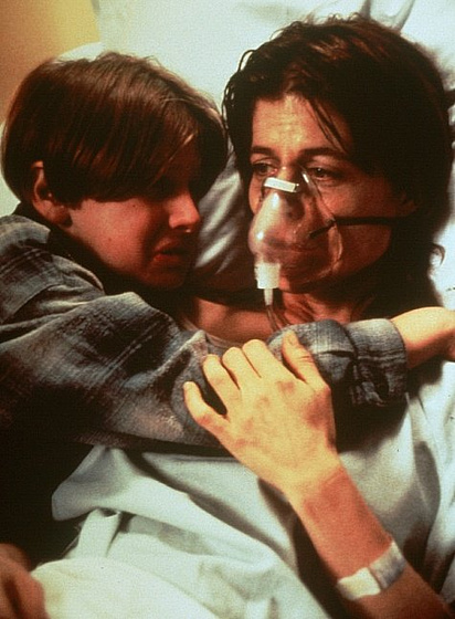 Linda Hamilton y Noah Fleiss en La Súplica de una Madre