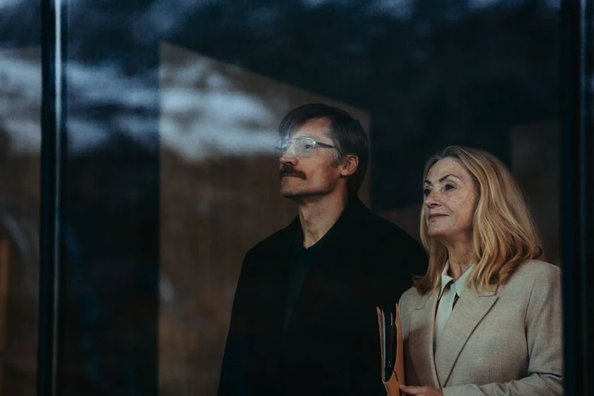 Kate Ashfield y Nikolaj Coster-Waldau en plan-de-salida