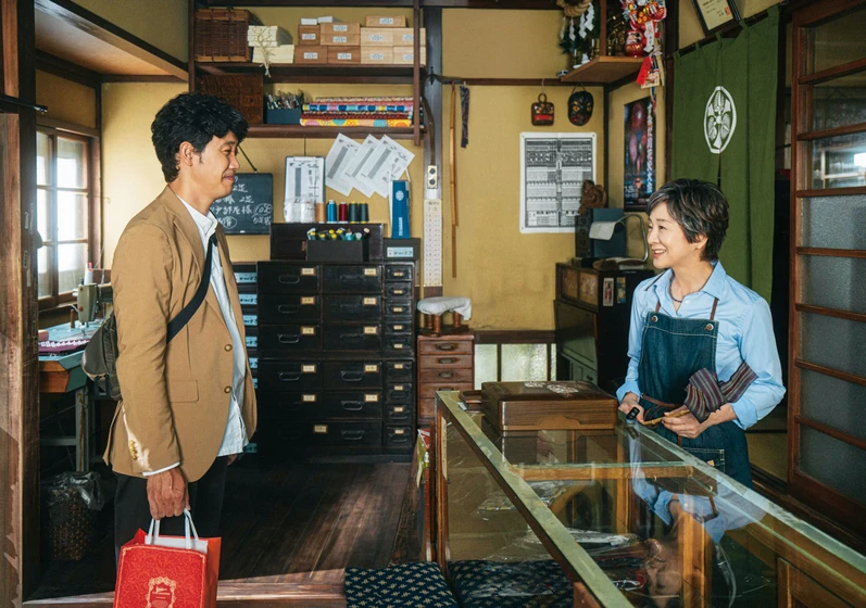 Yô Ôizumi y Sayuri Yoshinaga en una-madre-de-tokyo