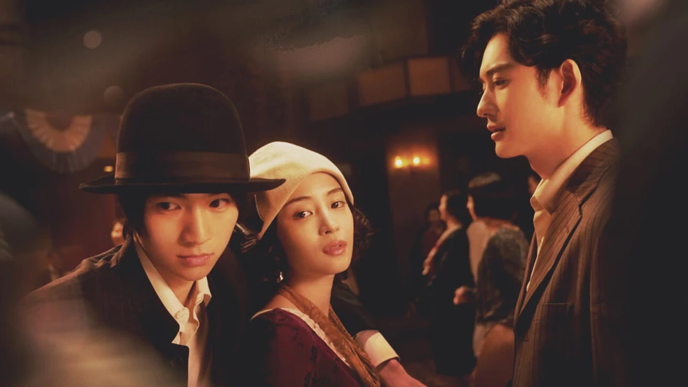 Masaki Okada, Suzu Hirose y Taisei Kido en yasuko-songs-of-days-past