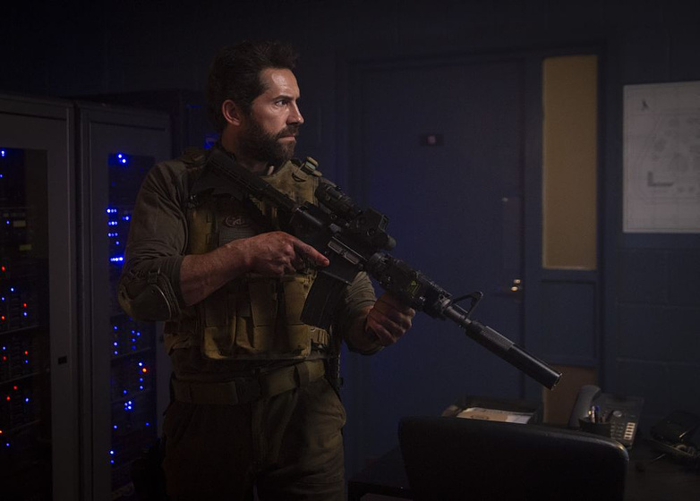 Scott Adkins en One Shot (Misión de Rescate)