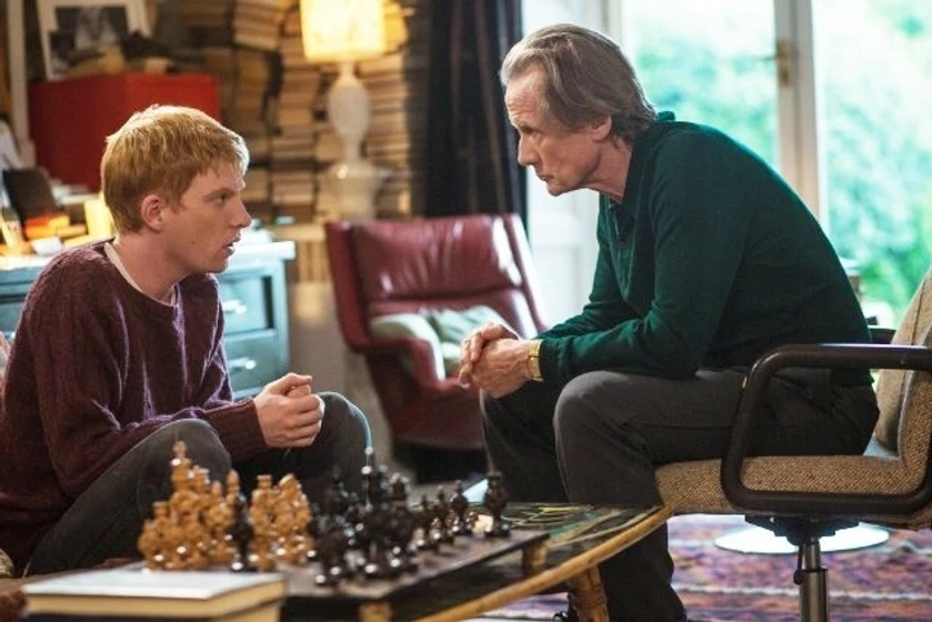 Bill Nighy y Domhnall Gleeson en una-cuestion-de-tiempo