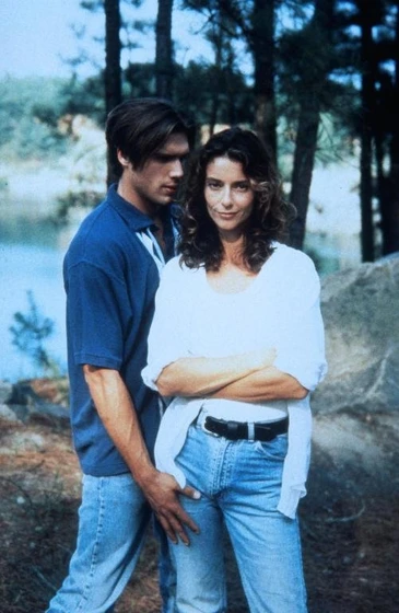 Rachel Ward y Joshua Morrow en amor-mentiras-y-asesinato