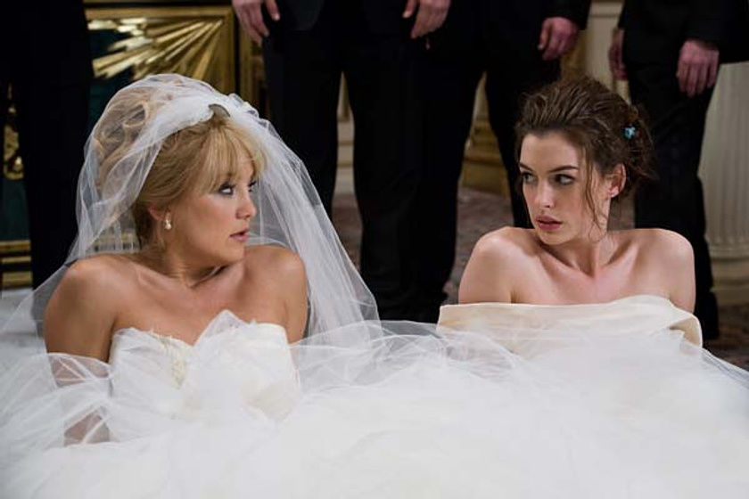 Kate Hudson y Anne Hathaway en Guerra de Novias