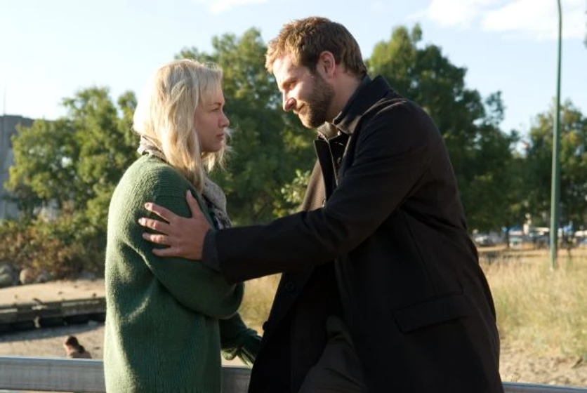 Renée Zellweger y Bradley Cooper en expediente-39