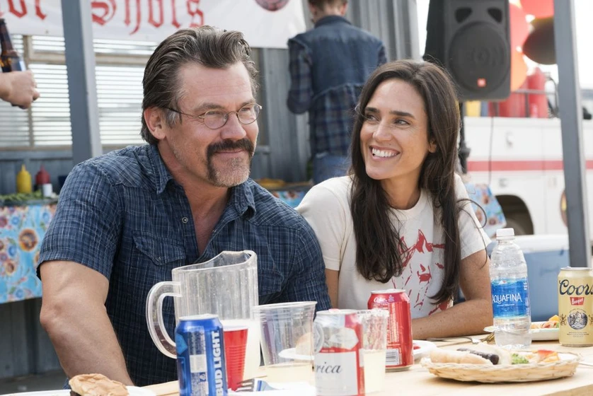 Jennifer Connelly y Josh Brolin en heroes-en-el-infierno