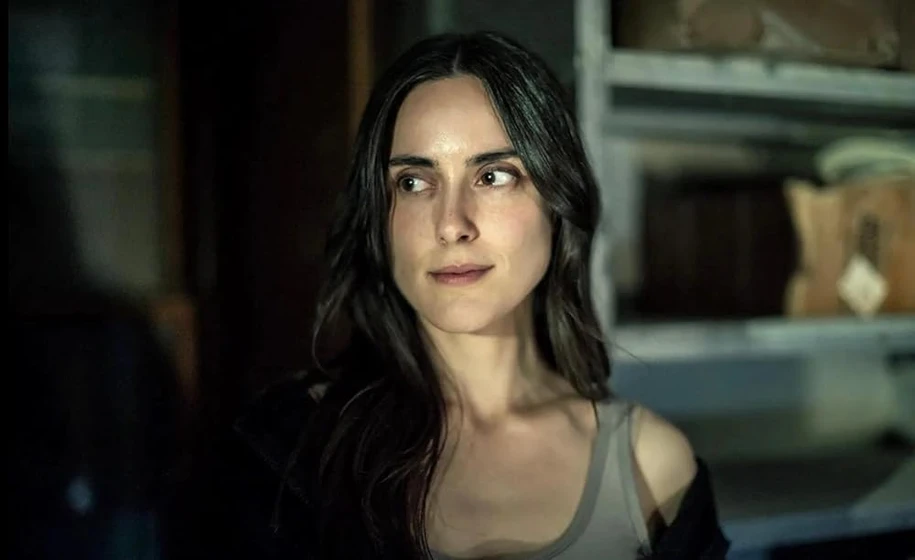 Elena Juliano en popeye-the-slayer-man