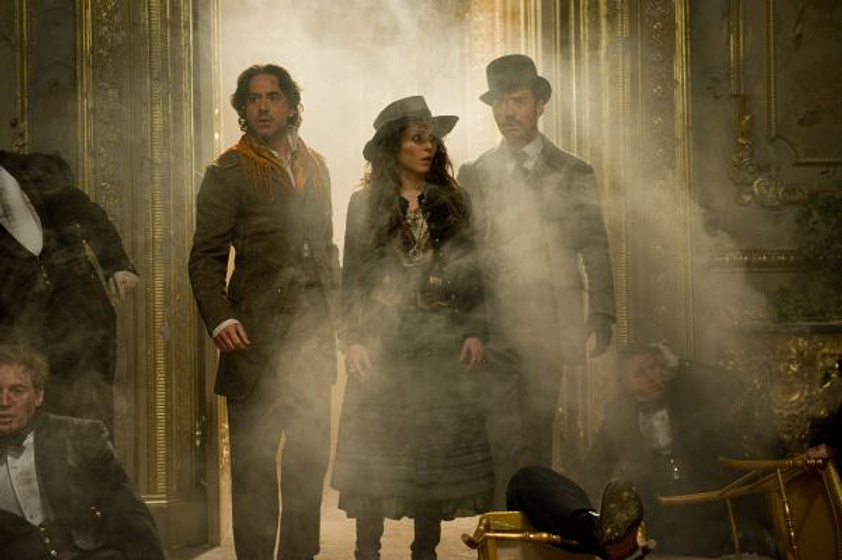 Jude Law, Robert Downey Jr. y Noomi Rapace en Sherlock Holmes: Juego de sombras