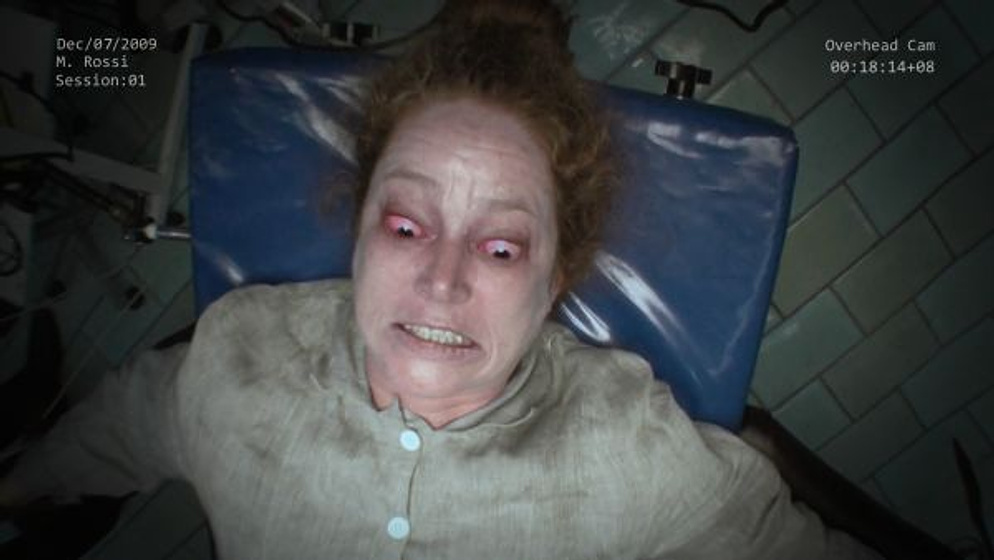 Suzan Crowley en Devil Inside