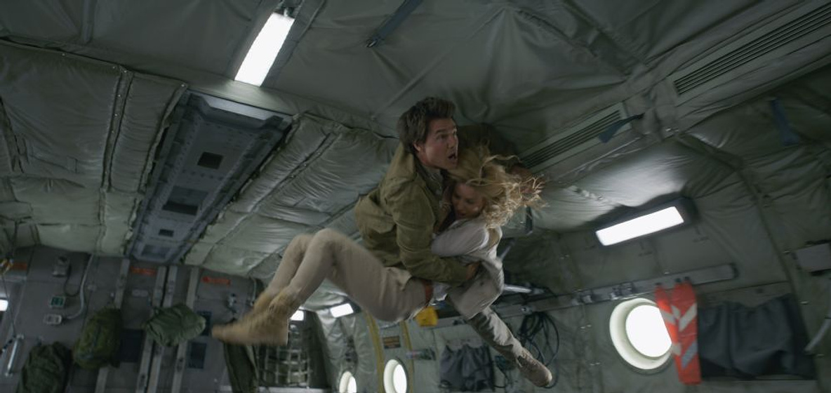 Tom Cruise y Annabelle Wallis en La Momia