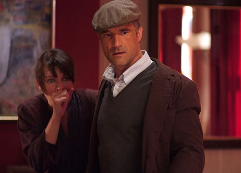 Elias Koteas y Milla Jovovich en La Cuarta fase