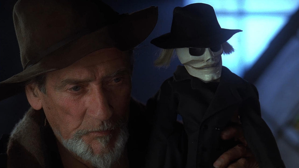 Guy Rolfe en La Venganza de los Muñecos 2 (Puppet Master III)