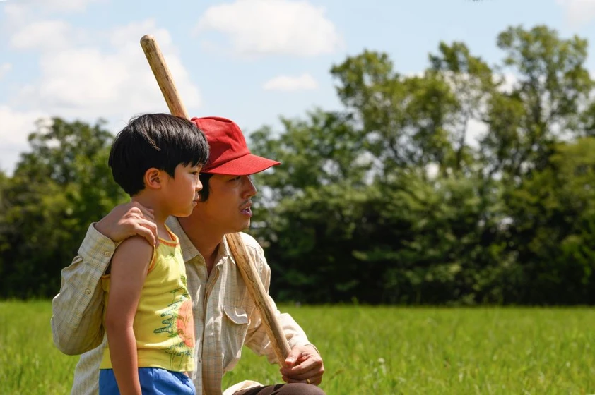 Steven Yeun y Alan S. Kim en minari-historia-de-mi-familia
