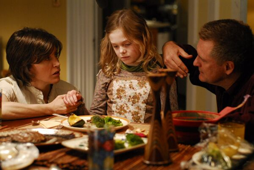 Bill Pullman, Felicity Huffman y Elle Fanning en Phoebe In Wonderland