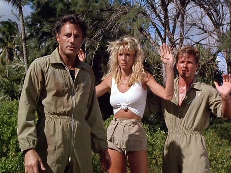 John Aprea, Bruce Penhall y Dona Speir en savage-beach