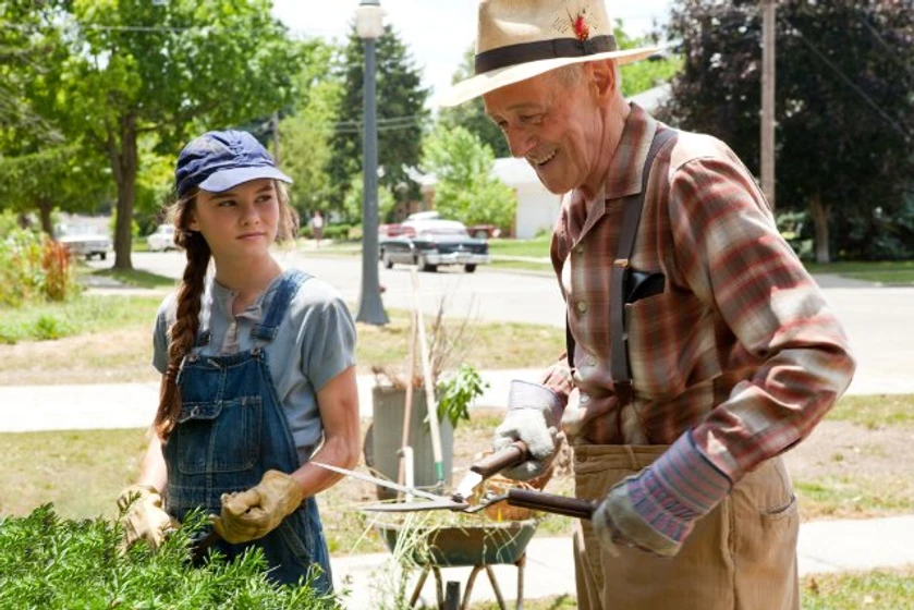 John Mahoney y Madeline Carroll en Flipped