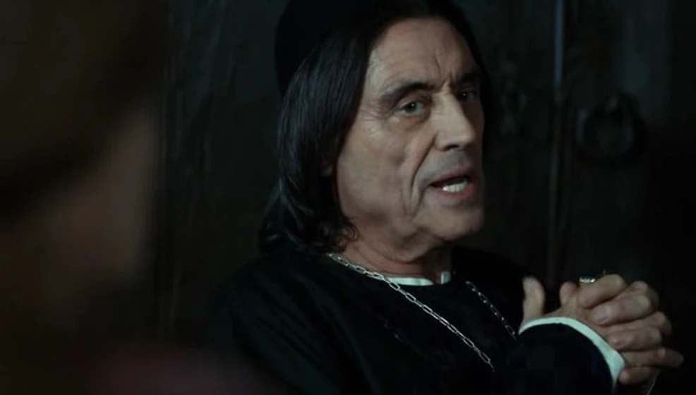 Ian McShane en los-pilares-de-la-tierra