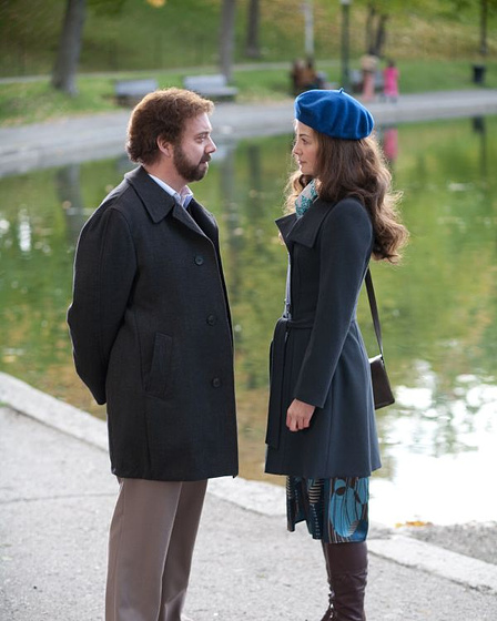 Paul Giamatti y Rosamund Pike en El Mundo según Barney