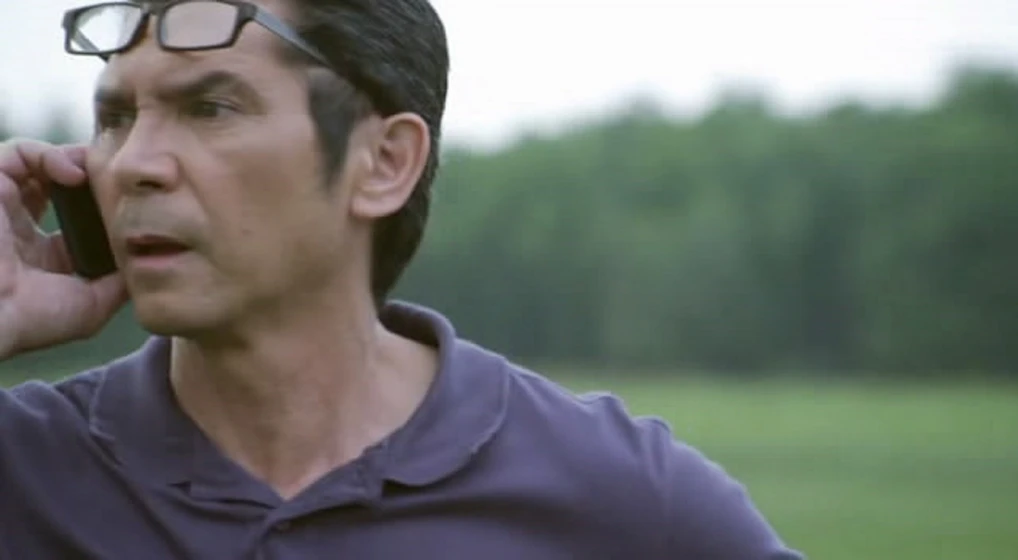 Lou Diamond Phillips en tornado-magnetico