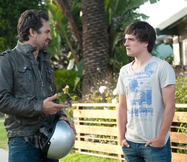 Mark Ruffalo y Josh Hutcherson en los-chicos-estan-bien