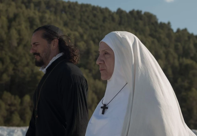 Blanca Portillo y Asier Etxeandia en teresa-2022