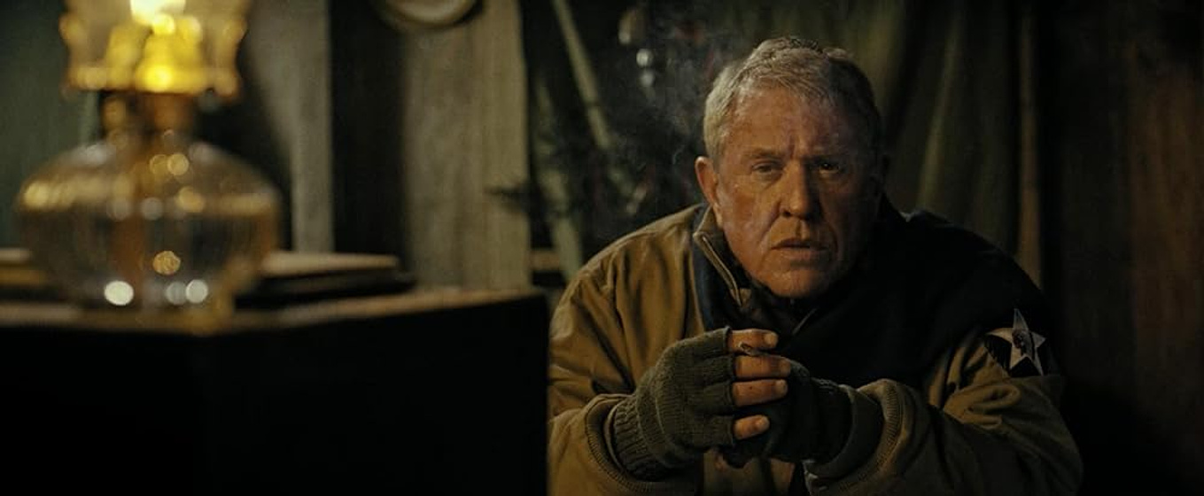 Tom Berenger en la-batalla-de-las-ardenas-guerra-invernal