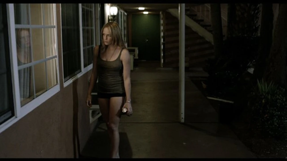 Caity Lotz en el-pacto-a9c85267-87f8-4b65-83a4-64c913416c47