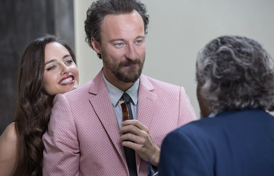Diego Abatantuono, Matilde Gioli y Francesco Facchinetti en Niños de Papá
