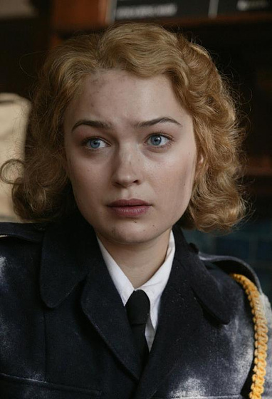 Sophia Myles en Fuga de Colditz