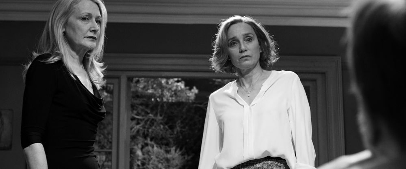 Kristin Scott Thomas y Patricia Clarkson en The Party