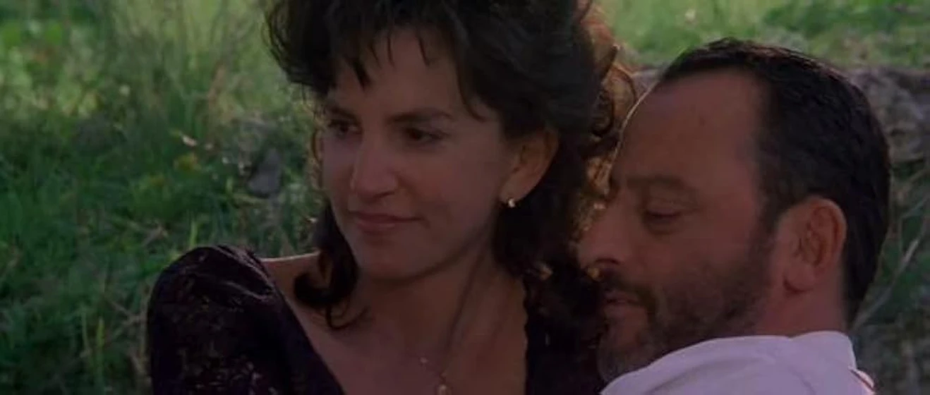 Jean Reno y Mercedes Ruehl en por-amor-a-rosana
