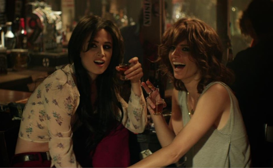 Stana Katic y Katherine DuBois en CBGB