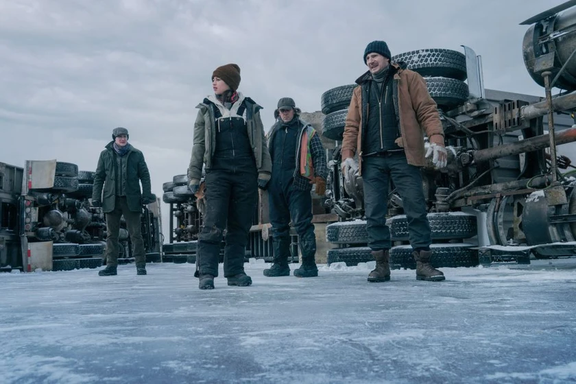 Liam Neeson y Amber Midthunder en ice-road